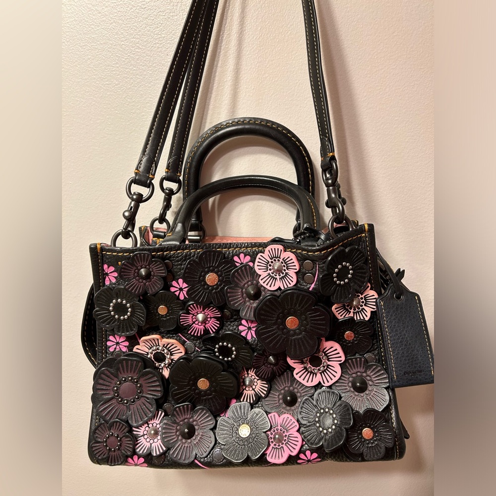 COACH 1941 Rogue 25 with Tea Rose Applique Black Pink Pebble Leather 87065